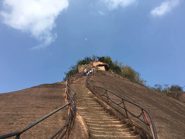 Grupo RAKINDA vai a uma viagem ao Parque Nacional Danxia