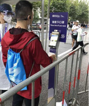 Uso da "Corrida de Elite de 10 km de Xangai" para reconhecimento facial com termômetro