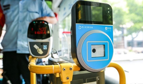 Brush Mobile Phone QR Code Payment Take Bus em Tianjin
